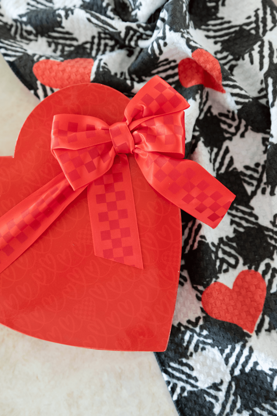 BW Plaid Hearts - Loom Loom